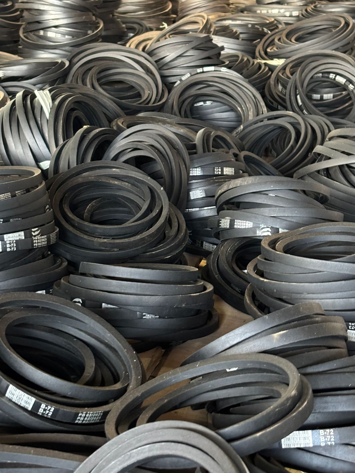 Correias em V empilhadas – estoque Sinop Correias